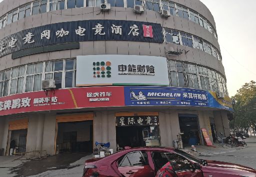 隆安发光字招牌安装流程。