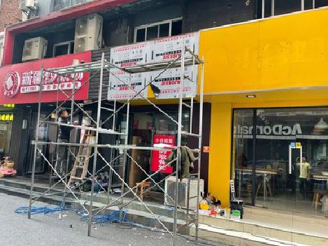 隆安制作广告招牌如何避免它发黄？